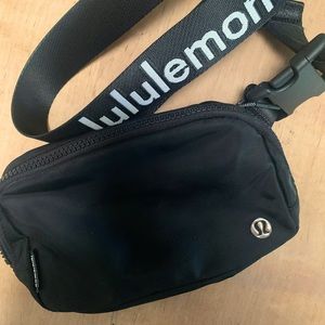 Lululemon Everywhere Belt Bag LOGO branded Black/White